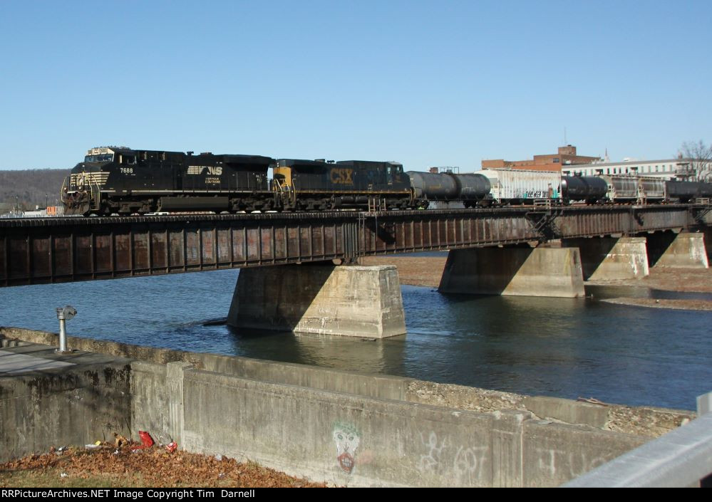 NS 7688, CSX 96 on 316